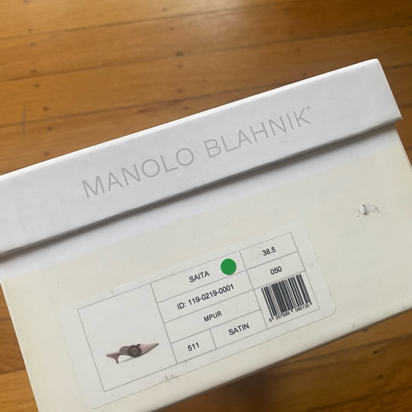 SOLD Manolo Blahnik Saita. Brand new pink, satin, kitten heel, mule. - Picture 12 of 13